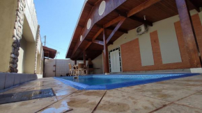 CASA COM PISCINA PARA GRUPOS DE FAMÍLIA OU AMIGOS